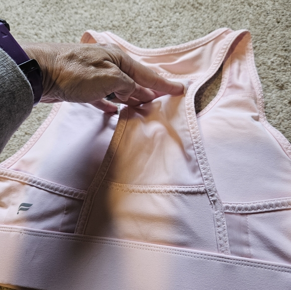 Fabletics On The Go sports bra with back pocket medium impact baby pink - Picture 6 of 10